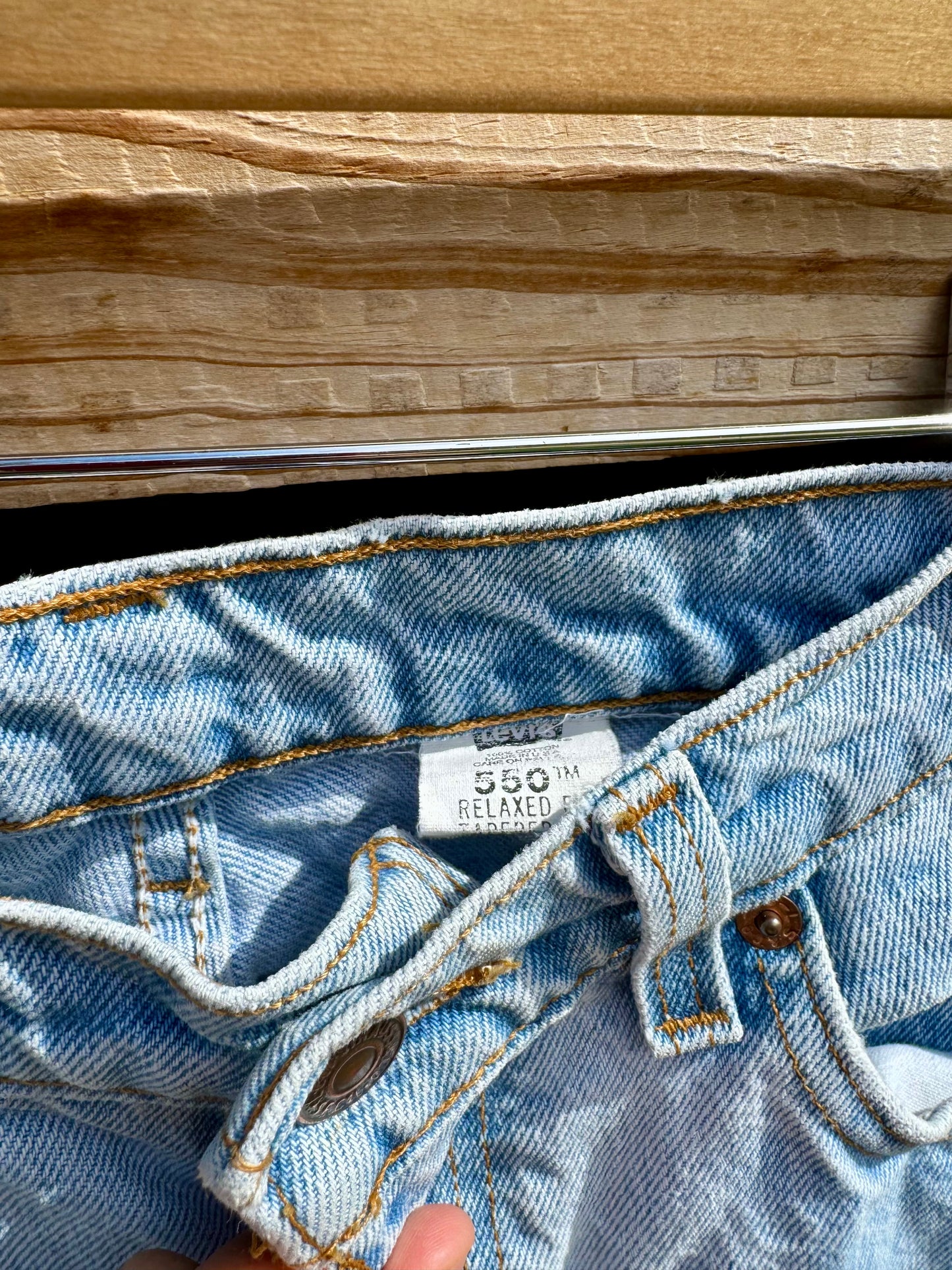 Levi 550s Light Wash